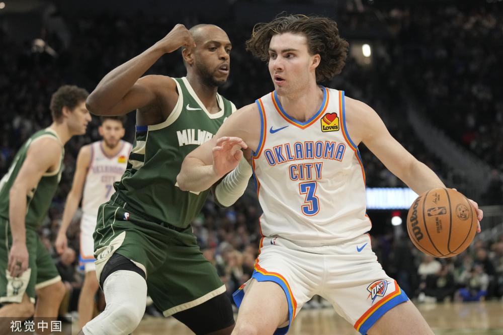 许多球迷在 许多球迷在