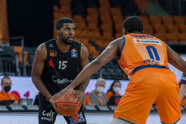 队的锋线尖 队的锋线尖