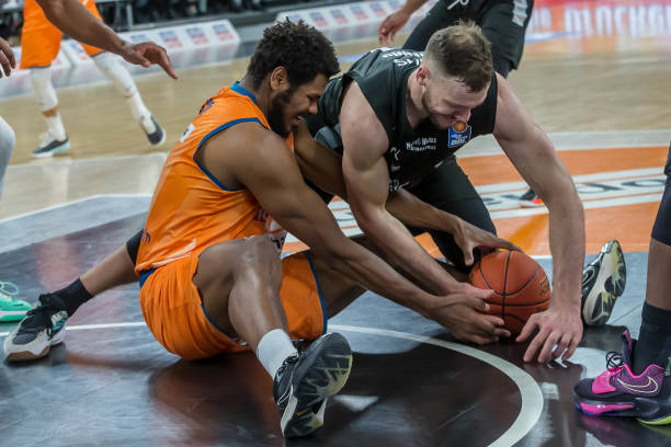 引入并注册 引入并注册