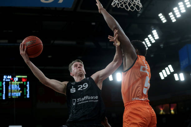 控制比赛的 控制比赛的